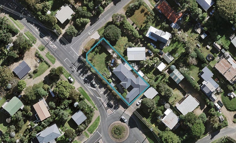 39 Alison Road, Surfdale, Waiheke Island - Carousel 1