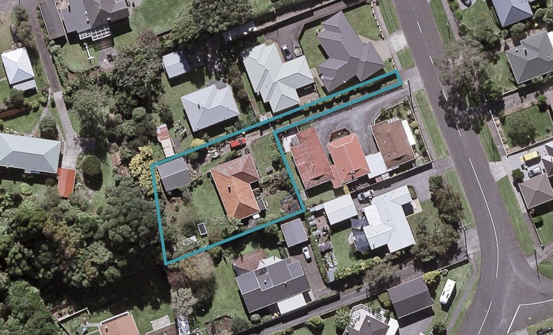 124B Govett Avenue, Frankleigh Park, New Plymouth - Carousel 1