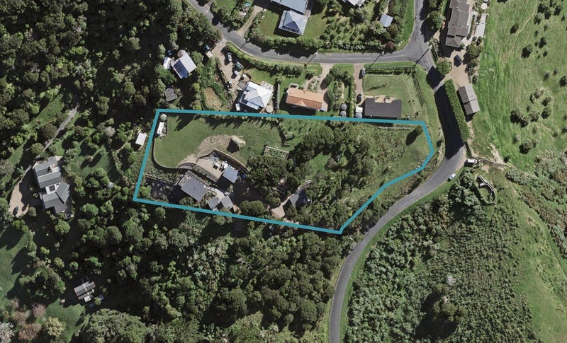 38 Sea View Road, Ostend, Waiheke Island - Carousel 1