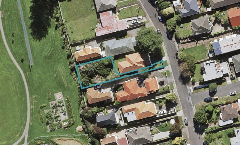 11A Lorraine Avenue, Mount Albert, Auckland - Carousel 1