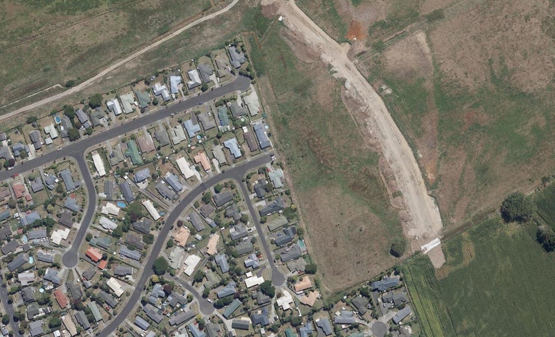 34 Raleigh Avenue, Fairview Downs, Hamilton - Carousel 1