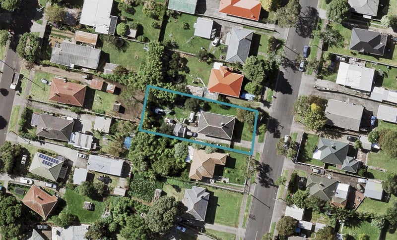 45 Tamatea Avenue, Point England, Auckland - Carousel 1