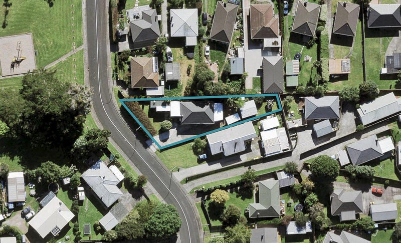 33 Roby Street, Te Atatu Peninsula, Auckland - Carousel 1