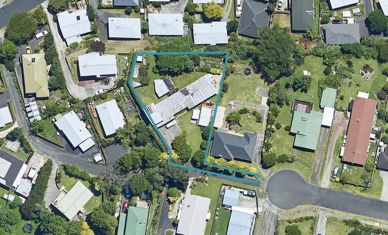11 Wayne Place, Judea, Tauranga - Carousel 1