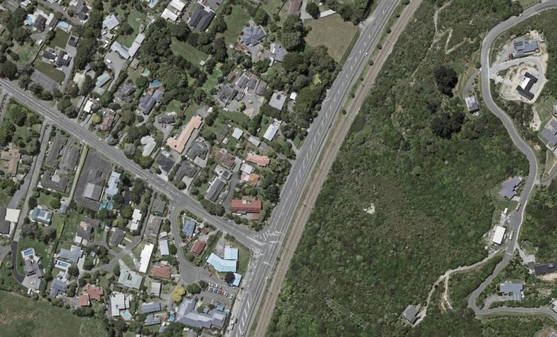 136 Main Road South, Raumati Beach, Paraparaumu - Carousel 1