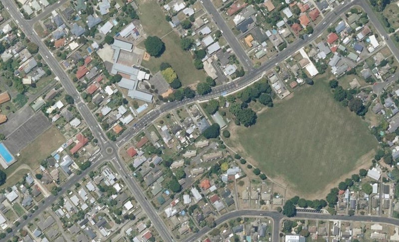 1113A Willowpark Road North, Mayfair, Hastings - Carousel 1