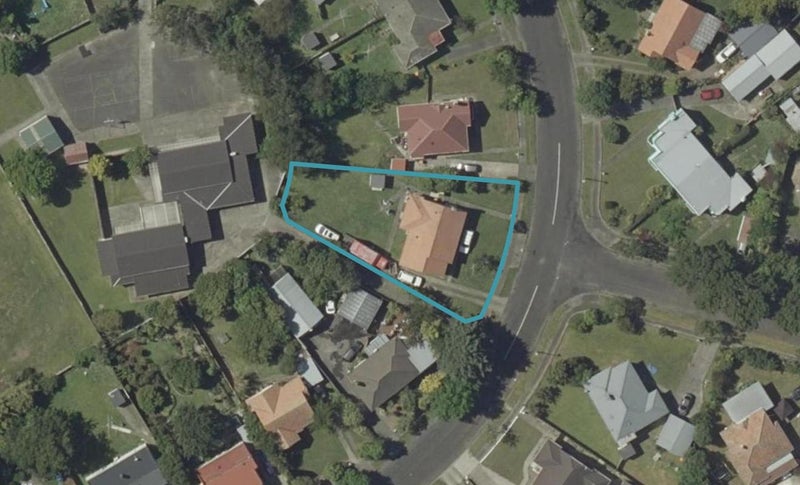 12 Savage Crescent, West End, Palmerston North - Carousel 1