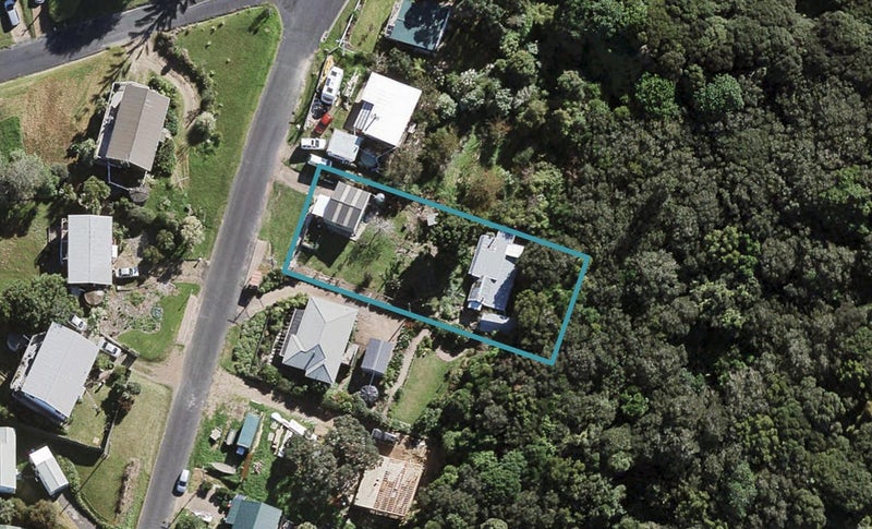 34 Wellington Road, Surfdale, Waiheke Island - Carousel 1