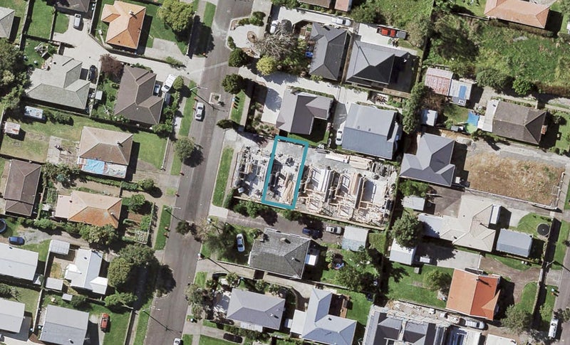 12B Ropata Avenue, Point England, Auckland - Carousel 1