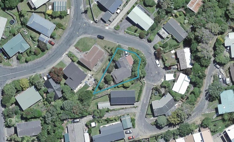 4 Ruth Grove, Karori, Wellington - Carousel 1