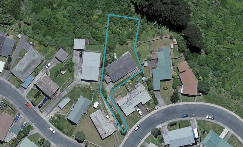 37B Colchester Crescent, Newlands, Wellington - Carousel 1