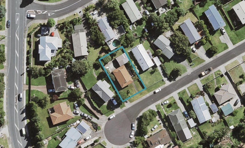 11 Kearney Place, Massey, Auckland - Carousel 1