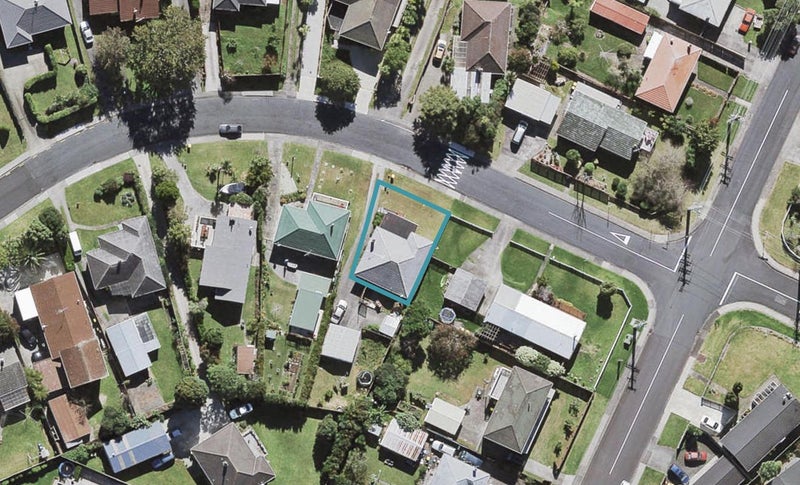 65A Divich Avenue, Te Atatu South, Auckland - Carousel 1
