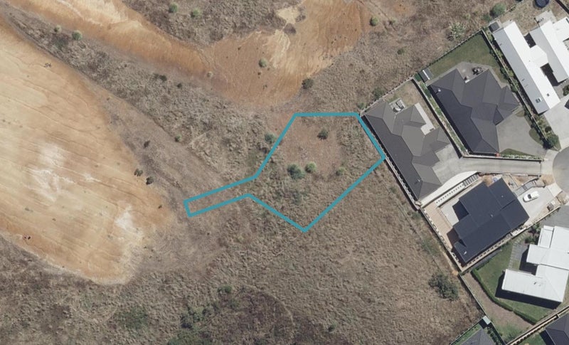 21 Katapaki Rise, Flagstaff, Hamilton - Carousel 1