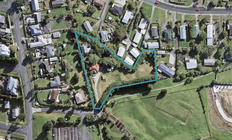 8 Audrey Luckens Lane, Helensville, Helensville - Carousel 1