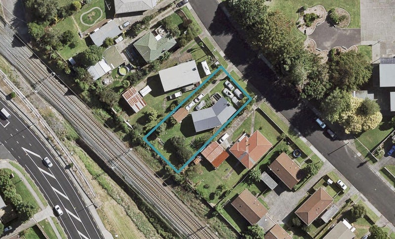 13 Ferguson Street, Manurewa East, Auckland - Carousel 1
