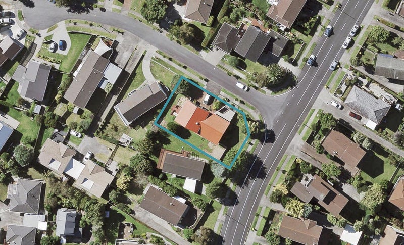 2 Acland Place, Botany Downs, Auckland - Carousel 1
