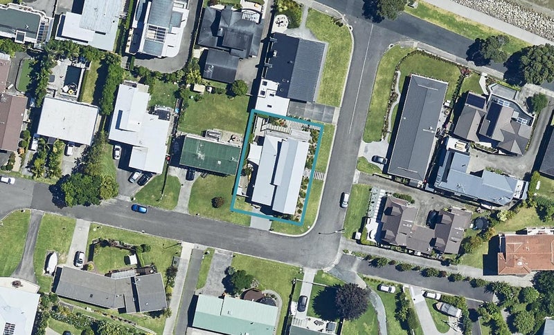 2 Seaway Terrace, Otumoetai, Tauranga - Carousel 1