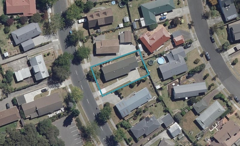 61 Waterford Road, Fitzroy, Hamilton - Carousel 1
