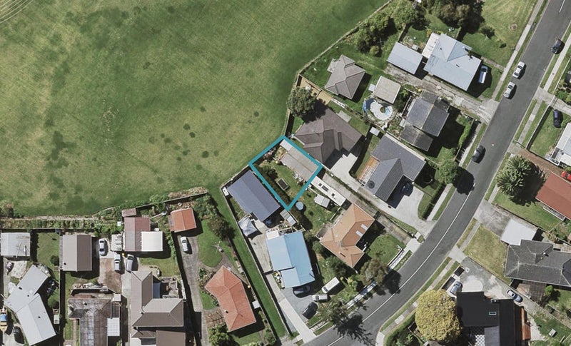 126B Edgewater Drive, Pakuranga, Auckland - Carousel 1