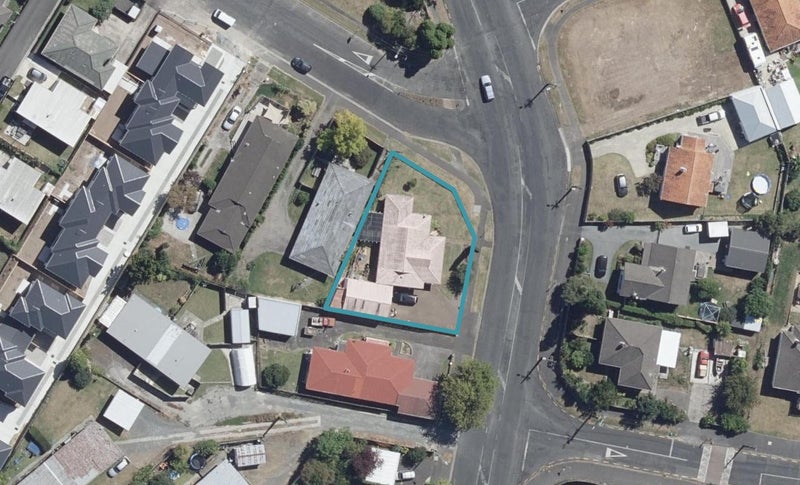 1 Carey Street, Maeroa, Hamilton - Carousel 1