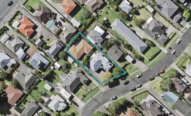 2/17 Otakau Road, Milford, Auckland - Carousel 1