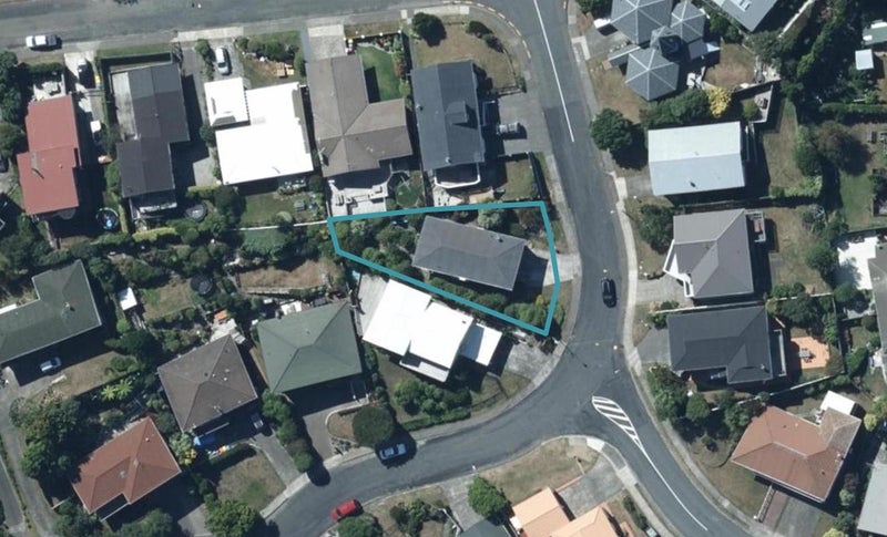 4 Truro Road, Camborne, Porirua - Carousel 1