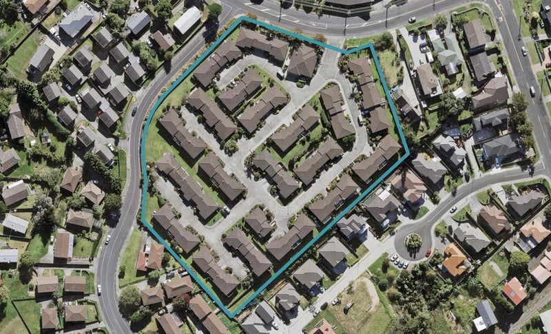 2/197 Royal Road, Massey, Auckland - Carousel 1