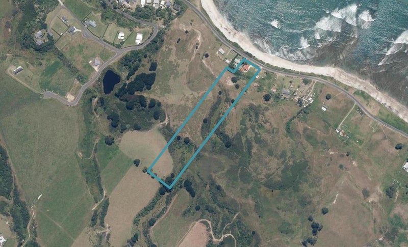 586 Mahia East Coast Road, Māhia - Carousel 1