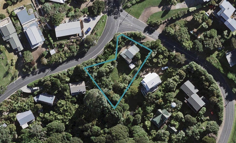 60 Ocean Road, Surfdale, Waiheke Island - Carousel 1