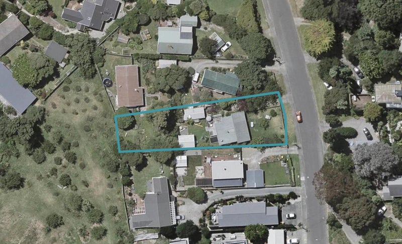 70 Tennis Court Road, Raumati South, Paraparaumu - Carousel 1