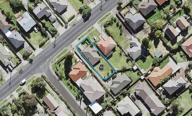 62A Hutchinson Avenue, New Lynn, Auckland - Carousel 1