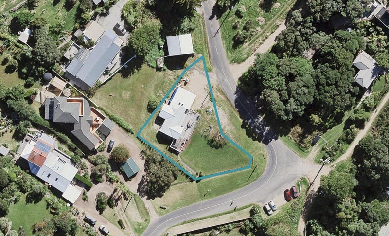 37 Korora Road, Oneroa, Waiheke Island - Carousel 1