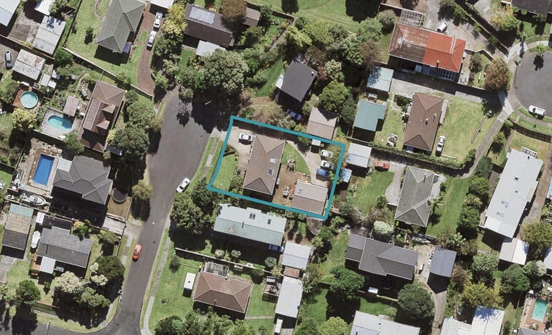 5 Warden Place, Mangere Bridge, Auckland - Carousel 1