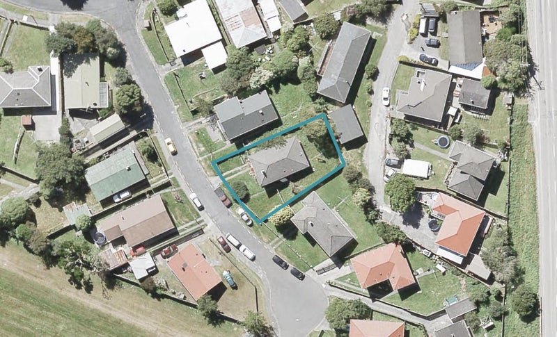 5 Ngaturi Grove, Wainuiomata, Lower Hutt - Carousel 1