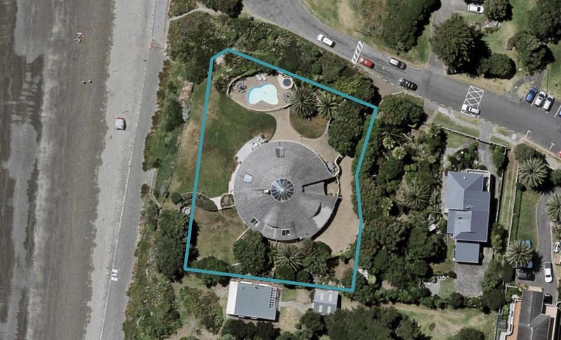 2 Garden Road, Raumati Beach, Paraparaumu - Carousel 1