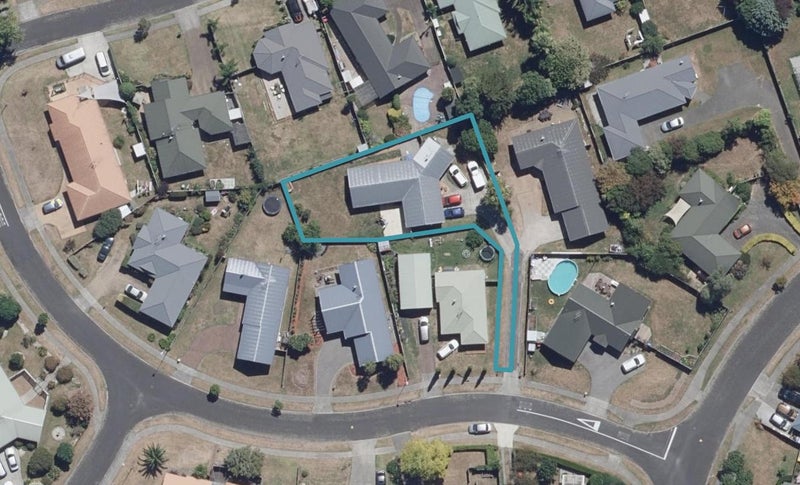 11 Benson Road, Fairview Downs, Hamilton - Carousel 1