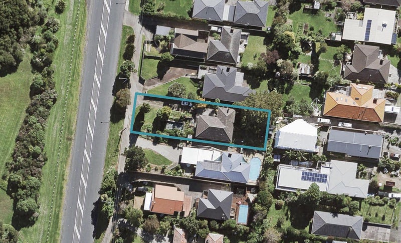 2/223 Glenfield Road, Hillcrest, Auckland - Carousel 1