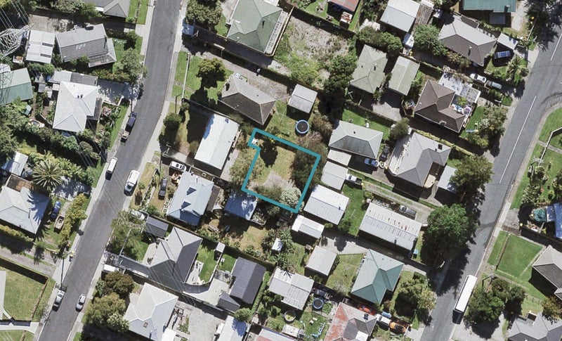 33A Cobham Crescent, Kelston, Auckland - Carousel 1