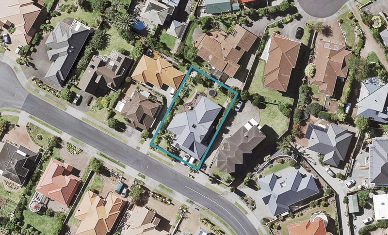 13 McCahill Views, Botany Downs, Auckland - Carousel 1