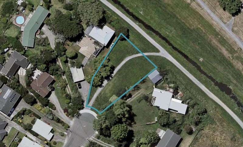 93 Kiwi Road, RAUMATI BEACH, PARAPARAUMU - Carousel 1