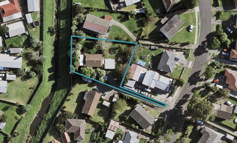 17 Hobart Crescent, Wattle Downs, Auckland - Carousel 1