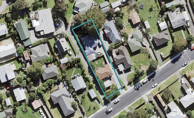 2/8 Lancaster Road, Beach Haven, Auckland - Carousel 1
