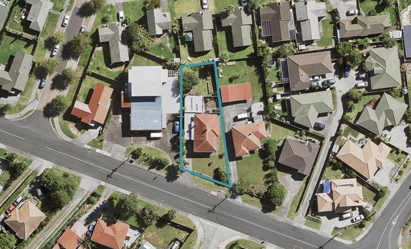 34 Awaroa Road, Sunnyvale, Auckland - Carousel 1
