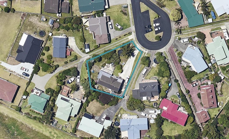 32 The Glebe, Coastlands, Whakatane - Carousel 1