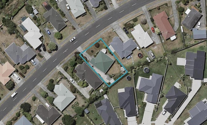106 Makarini Street, Paraparaumu - Carousel 1