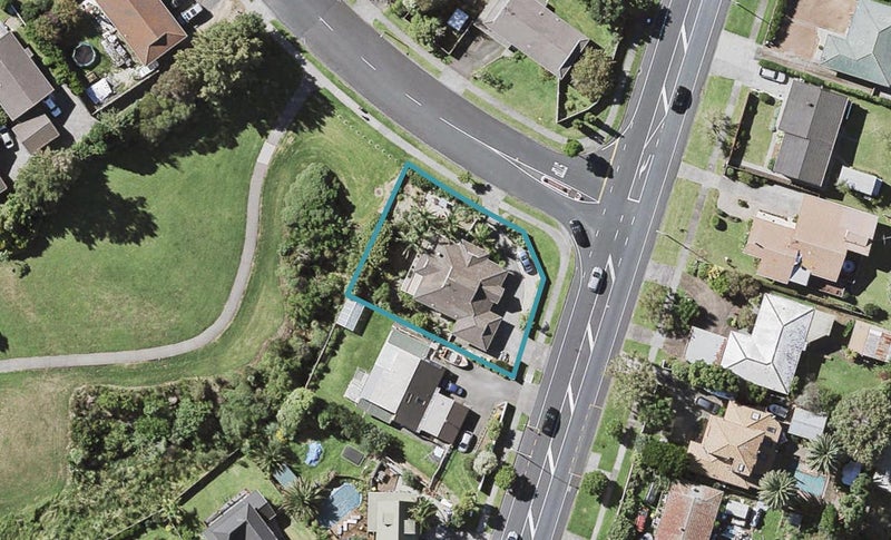 2 Lexington Drive, Botany Downs, Auckland - Carousel 1