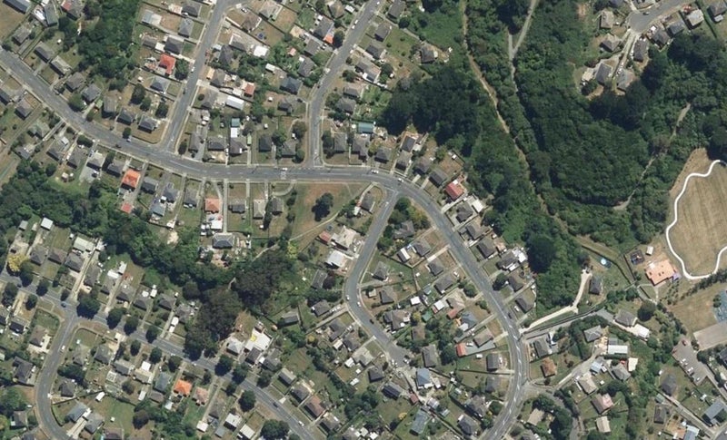 2 Stevens Crescent, Ranui, Porirua - Carousel 1