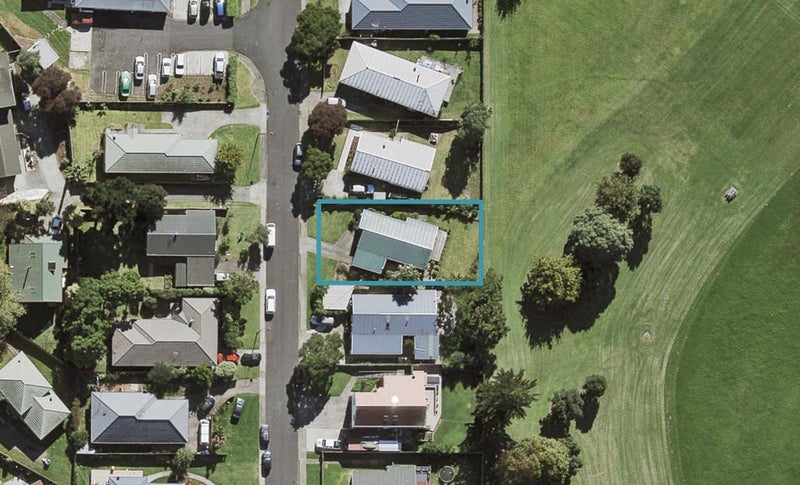 18 Freda Place, Favona, Auckland - Carousel 1