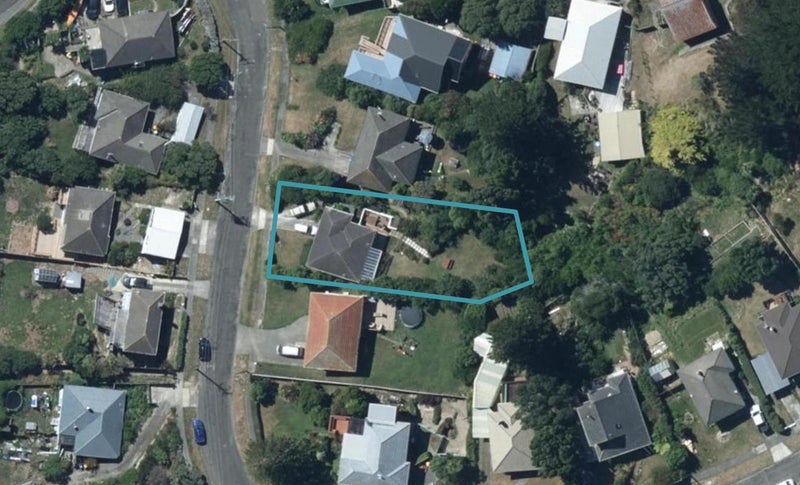 9 Spur Grove, Titahi Bay, Porirua - Carousel 1